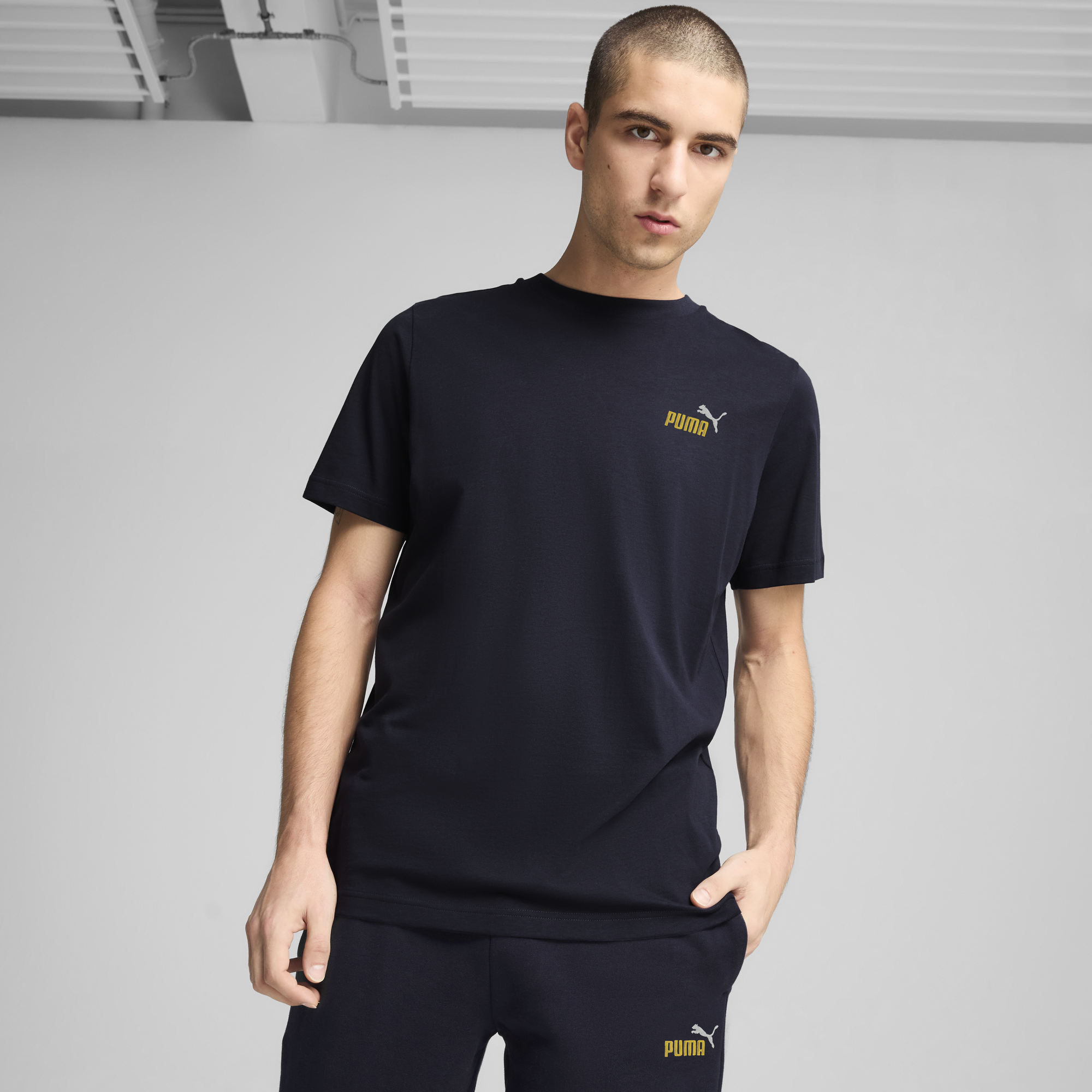 684717 45 Camiseta Essentials 2 Colour Small No. 1 Logo para hombre | GIK Streetwear