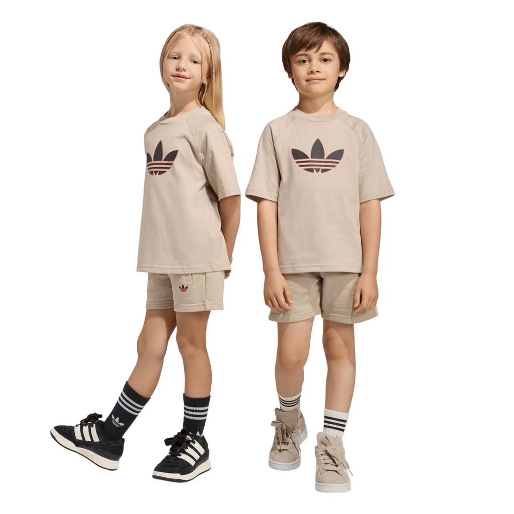 KD5764 CONJUNTO DE PLAYERA Y SHORTS TRIFOLIO adidas para unisex| GIK Streetwear