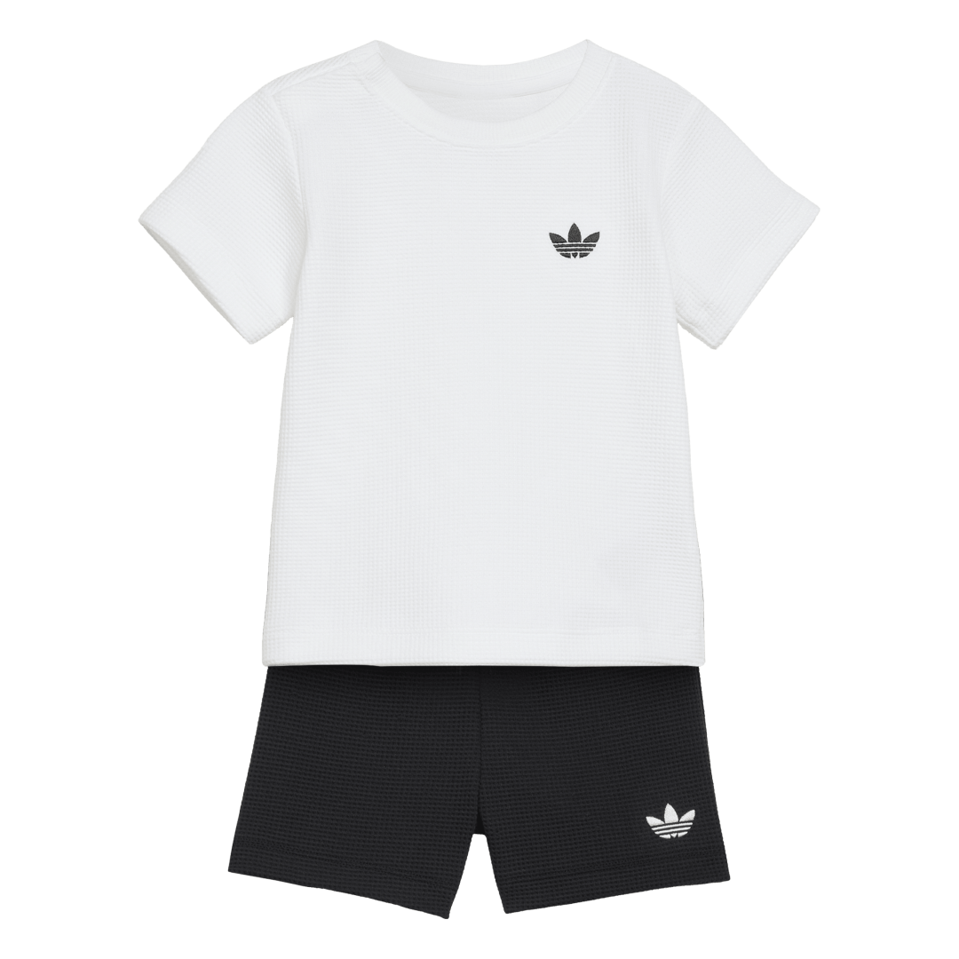 KT1794 CONJUNTO DE CAMISETA Y SHORTS DE TEJIDO WAFFLE DE CORTE REGULAR adidas para unisex | GIK Streetwear