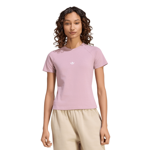 KW0198 Camiseta Essentials Ajustada adidas para mujer | GIK Streetwear